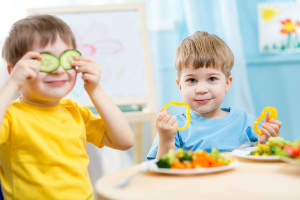 علاقه‌مند کردن کودکان به غذاهای سالم و مفید